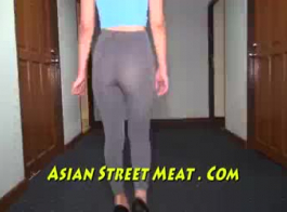 امرأة سمراء تايلاند مع الحمار الكبير هو الضغط ضخمة الثدي والنقع كس الرطب