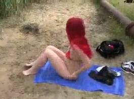 حار ، حمراء الشعر الجبهة مع كبيرة الثدي ، حصلت كاتي كامينغز على صخرة قاسية داخل بوسها الرطب.