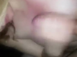 امرأة سمراء عاهرة تمارس الجنس مع صديقتها في المستشفى ، خلال هذا الفيلم